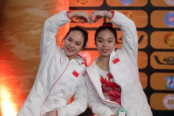 Wenzhou duo dominates women's uneven bars final at Cairo Gymnastics World Cup