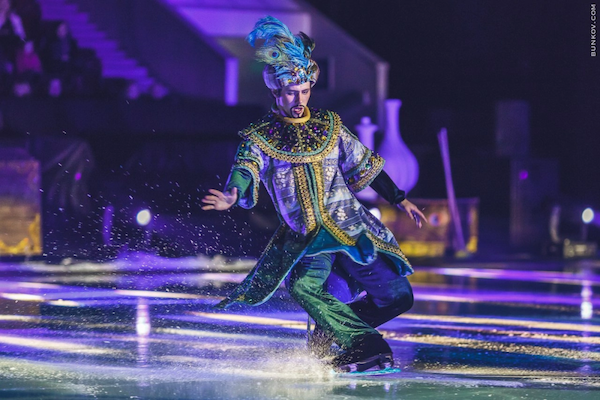 Russian ice ballet transforms theater into enchanted rink in Wenzhou