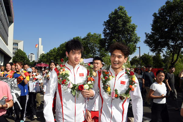 Wenzhou Olympians return to alma mater