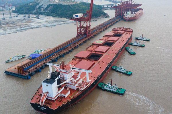 Ningbo-Zhoushan Port achieves major breakthrough in handling ore ships