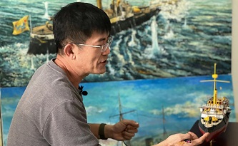 Painter indulges in cross-Straits history