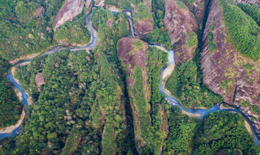 Shangqing Stream flows with tourism