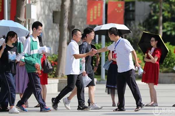 Over 40,000 students in Quanzhou sit this year's gaokao