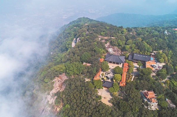 Escape summer heat at Quanzhou's stunning mountain areas
