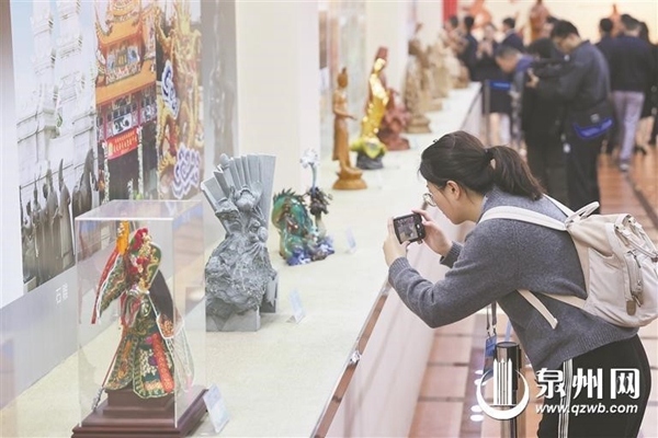 Carving art exhibition promotes cross-Strait cultural exchange