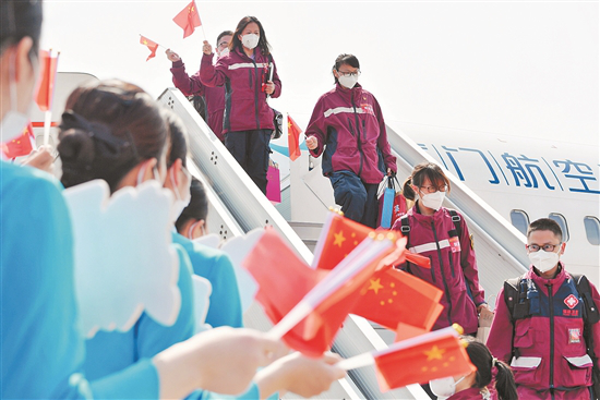 Quanzhou medics return in triumph from Wuhan