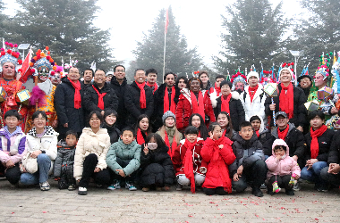 International friends embrace Chinese New Year in rural Xifeng 