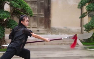 Chinese girl shows off 26 martial art weapons