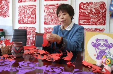 Paper-cutting art shapes wishes for Beijing Winter Olympics