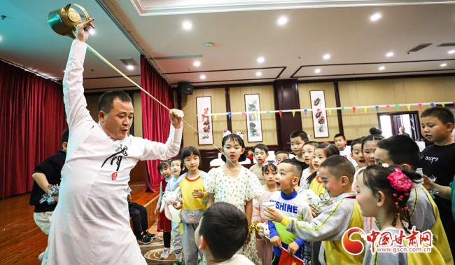 Kids enjoy cultural performances for Children's Day