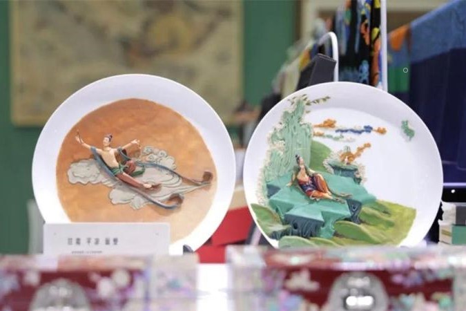 Gansu traditional crafts stand out at ICIF