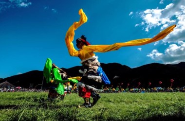 Guozhuang dance lights up Tibetan festivities