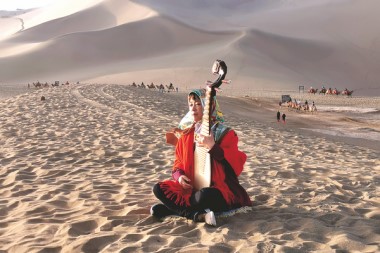 Pipa player breathes new life into ancient Dunhuang scores