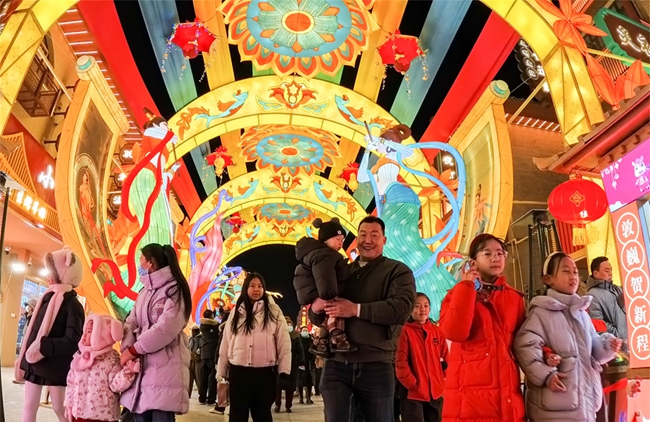 2026 Dunhuang Lantern Festival lights up night market