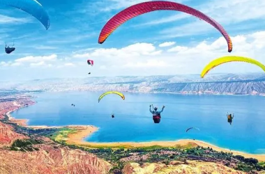 Paragliding competition takes flight in Gansu