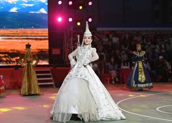 Mongolian fashion show dazzles in Jiuquan