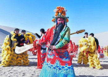 Traditional folk arts showcased at Dunhuang scenic area