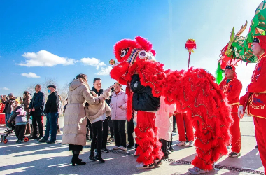 Colorful Dunhuang unfolds vibrant Spring Festival