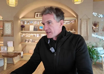 British historian films new documentary in Dunhuang