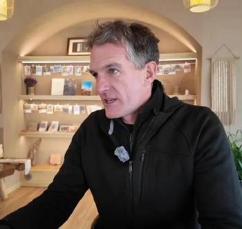 British historian films new documentary in Dunhuang