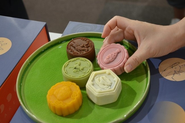 Munch on museum-themed mooncakes