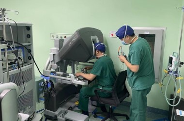 Gansu hospital introduces surgical robot for minimally invasive surgery