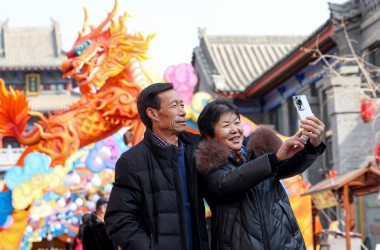 Old Street in Lanzhou glows with holiday spirit