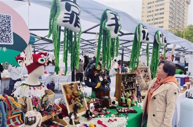 Lanzhou's consumer market thrives during May Day holiday