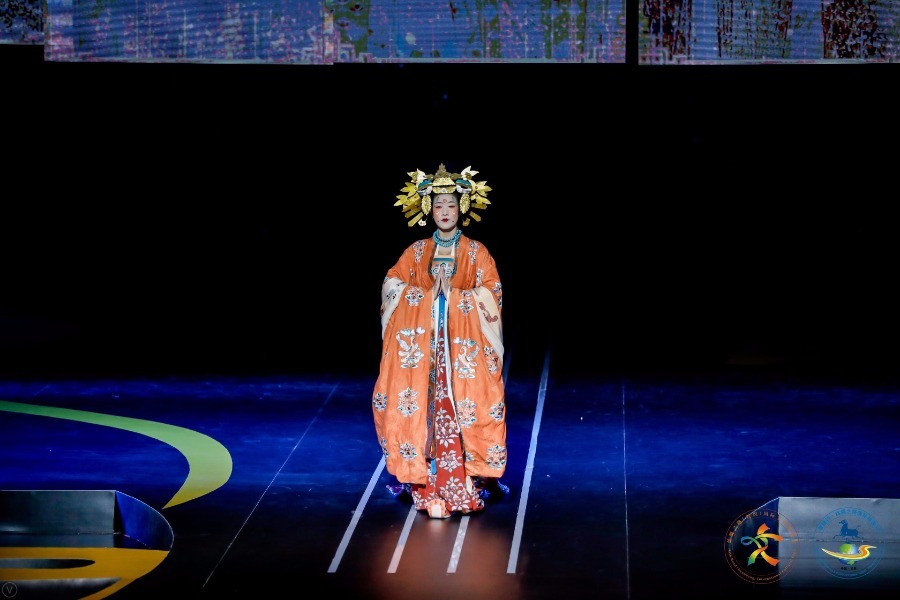 Costume show inspired by Dunhuang murals a visual feast.jpeg