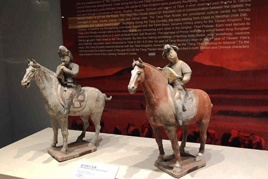 East meets West at Dunhuang cultural exhibition.jpg