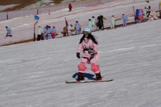 Zhangye's winter tourism boosts holiday consumption