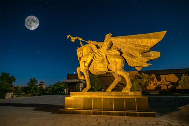 Bright moon shines over Gobi Desert on Mid-Autumn Festival