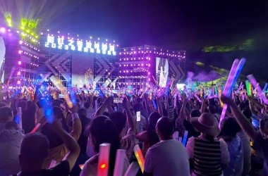 Desert park erupts with rock music