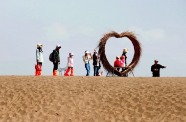 Tourism booms in three-day Qingming holiday in Zhangye