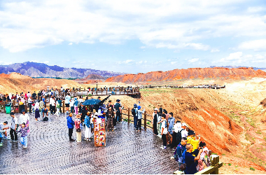 Zhangye's tourist attractions experience soaring popularity