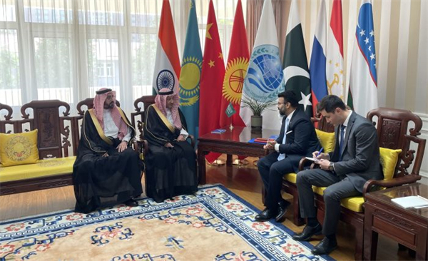 SCO Deputy Secretary-General meets with Saudi Arabia Deputy Foreign Minister.jpg