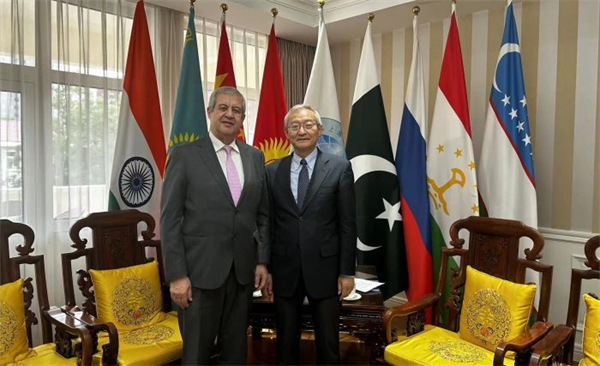 Secretary-General Zhang Ming meets Ambassador Hassane Rahehi of Algeria to China.jpg