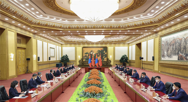 习近平会见蒙古国总理奥云额尔登2.jpg