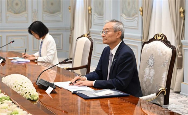 SCO Secretary-General meets with President of Uzbekistan Shavkat Mirziyoyev1.jpg