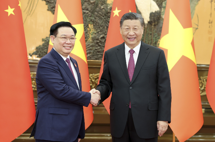 Xi meets National Assembly of Vietnam chairman, urges strong sense of community with shared future