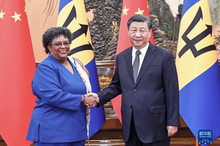 Xi meets with Barbados PM