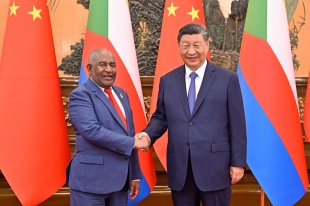 Chinese, Comorian presidents meet in Beijing, elevate bilateral ties