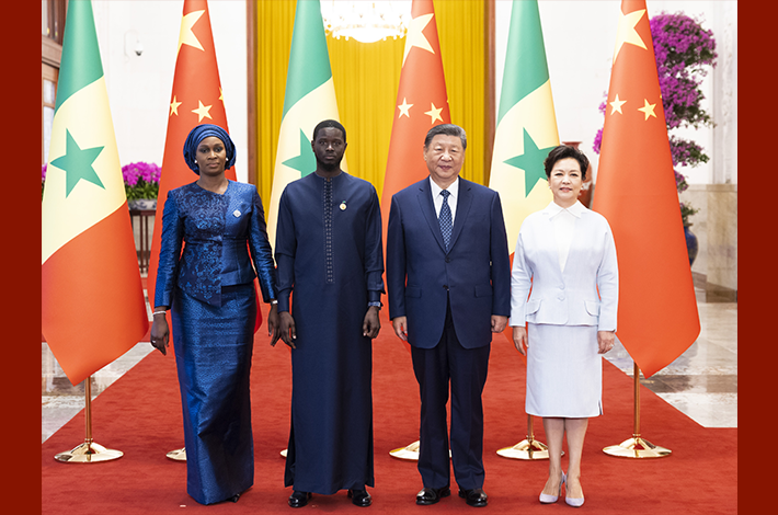 Xi holds talks with Senegalese president