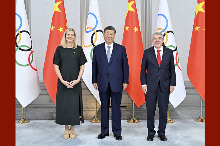 Xi meets with IOC President Coventry, Honorary President for Life Bach