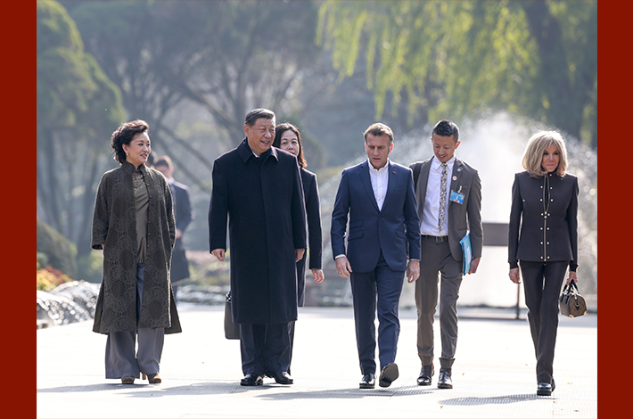 Xi, Macron have friendly exchanges in China's Chengdu