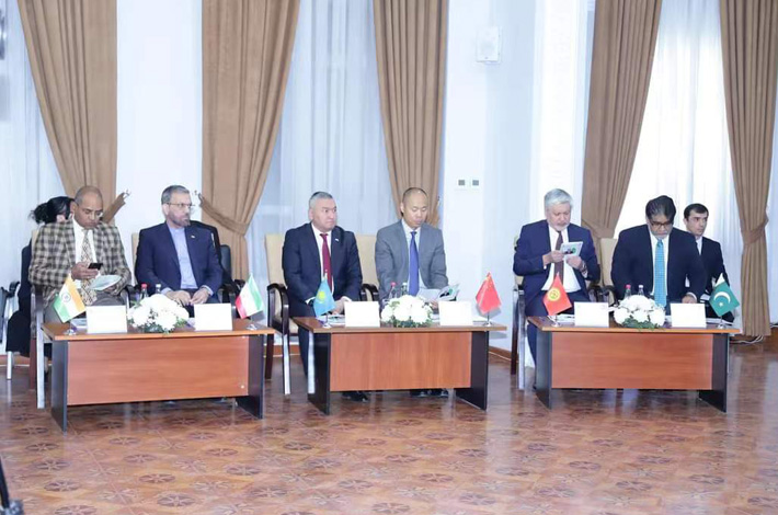 В Душанбе состоялся «круглый стол» на тему «Роль Эмомали Рахмона в формировании и развитии Шанхайской организации сотрудничества»