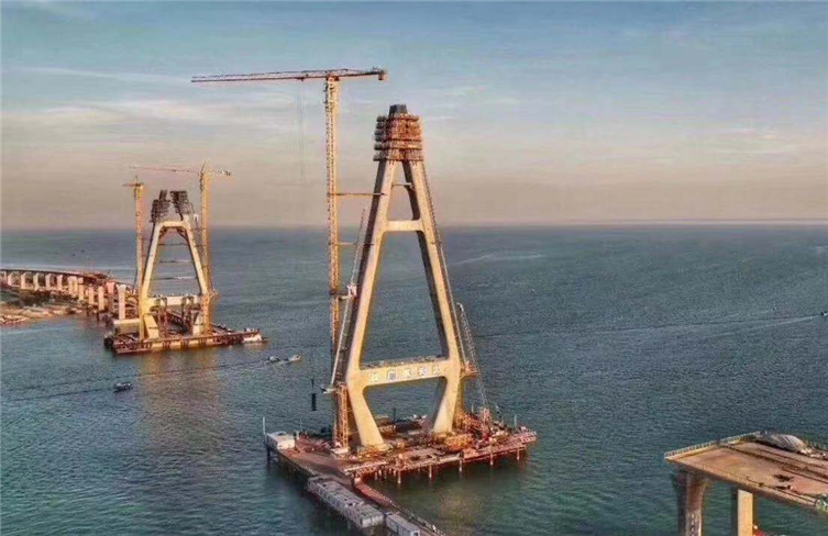 Main pylon of Tongming Sea Mega Bridge topped off