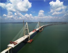 Tongming Bay Bridge in Zhanjiang completes final closure