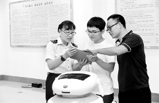 Robot helps travel inspection at Zhanjiang Airport