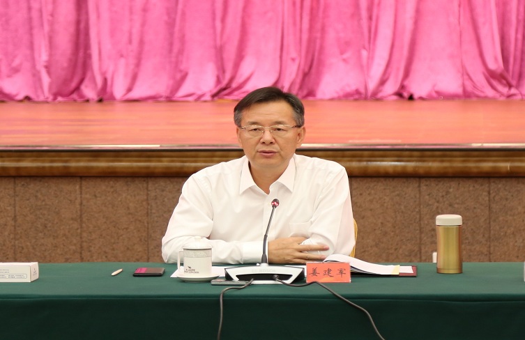 Zhanjiang holds symposium between government, firms